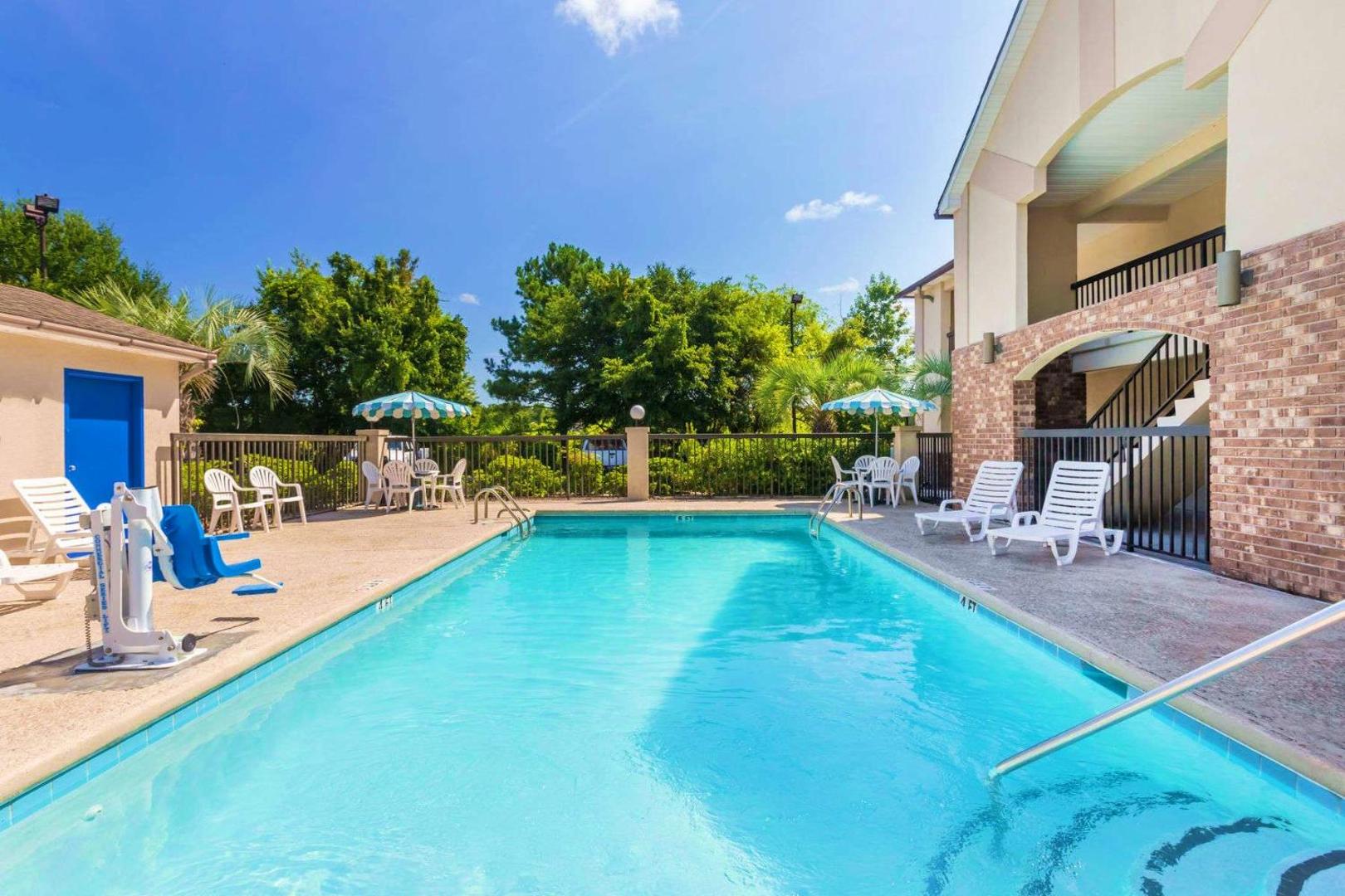Howard Johnson by Wyndham Savannah GA Howard Johnson by Wyndham Savannah GA