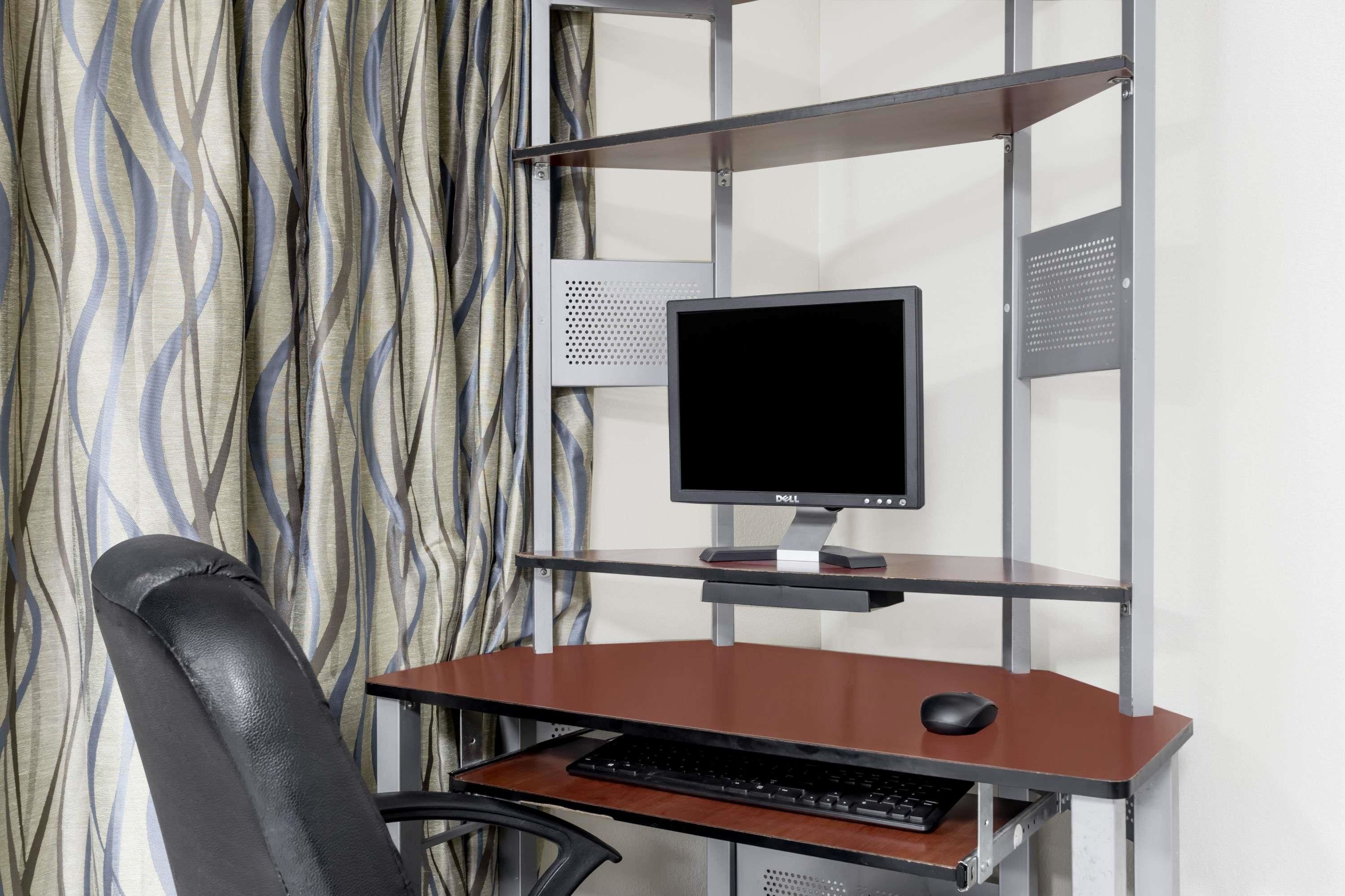 Howard Johnson by Wyndham Savannah GA Howard Johnson by Wyndham Savannah GA