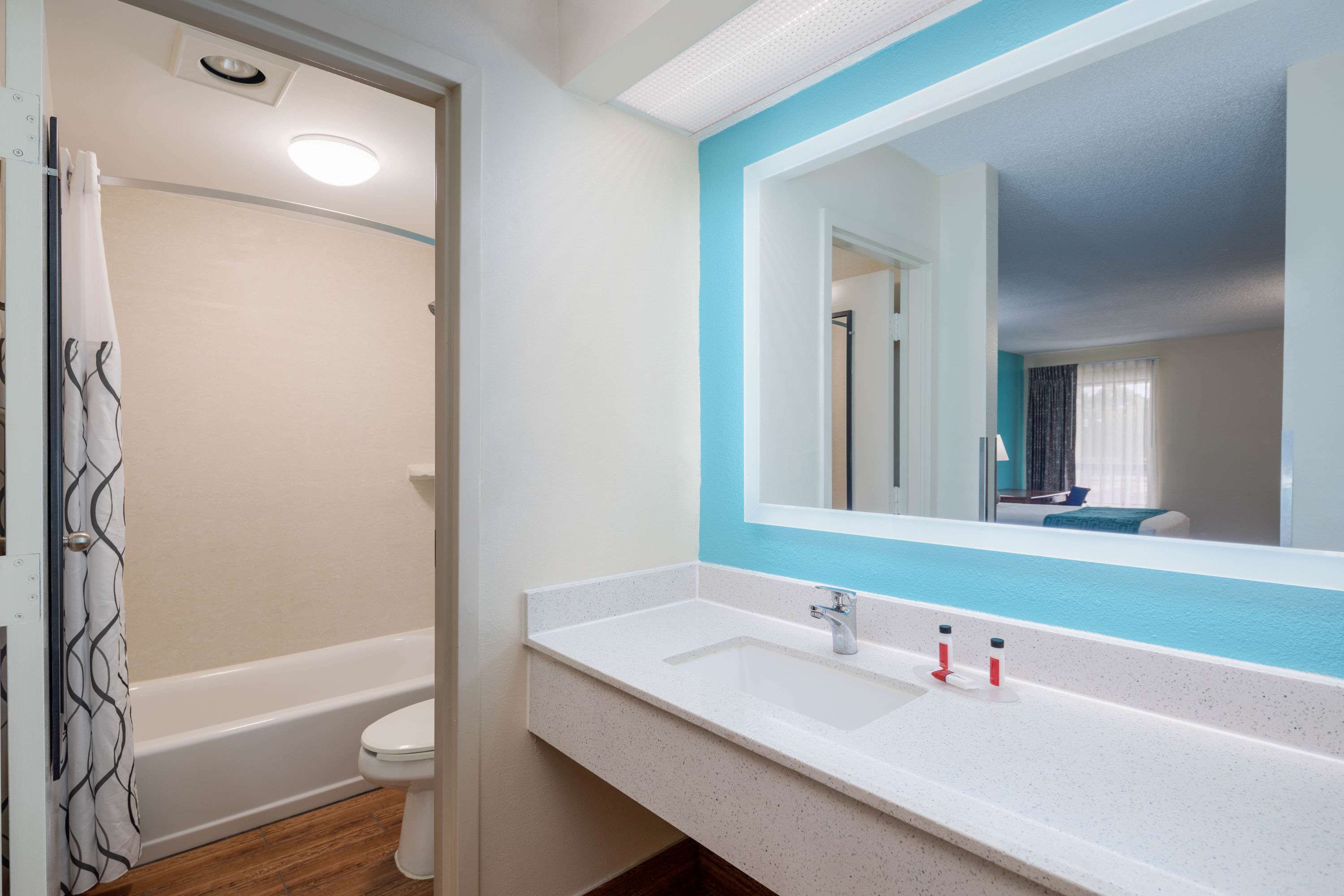 Howard Johnson by Wyndham Savannah GA Howard Johnson by Wyndham Savannah GA