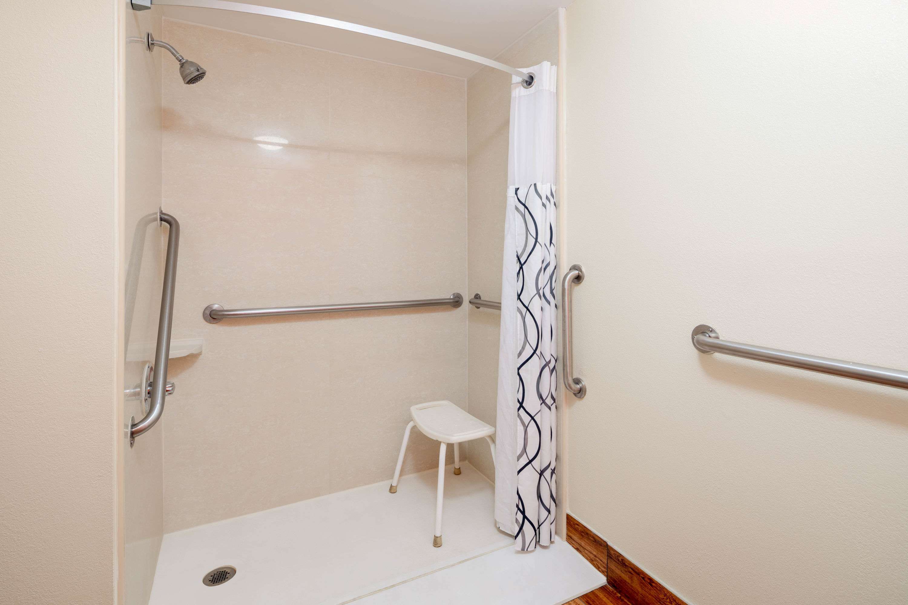 Howard Johnson by Wyndham Savannah GA Howard Johnson by Wyndham Savannah GA