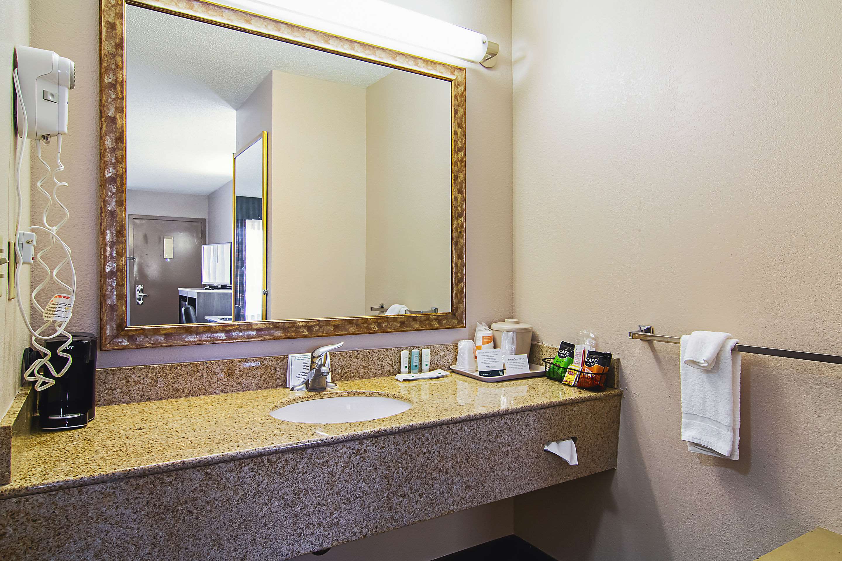 Quality Inn Savannah I-95 Quality Inn Savannah I-95