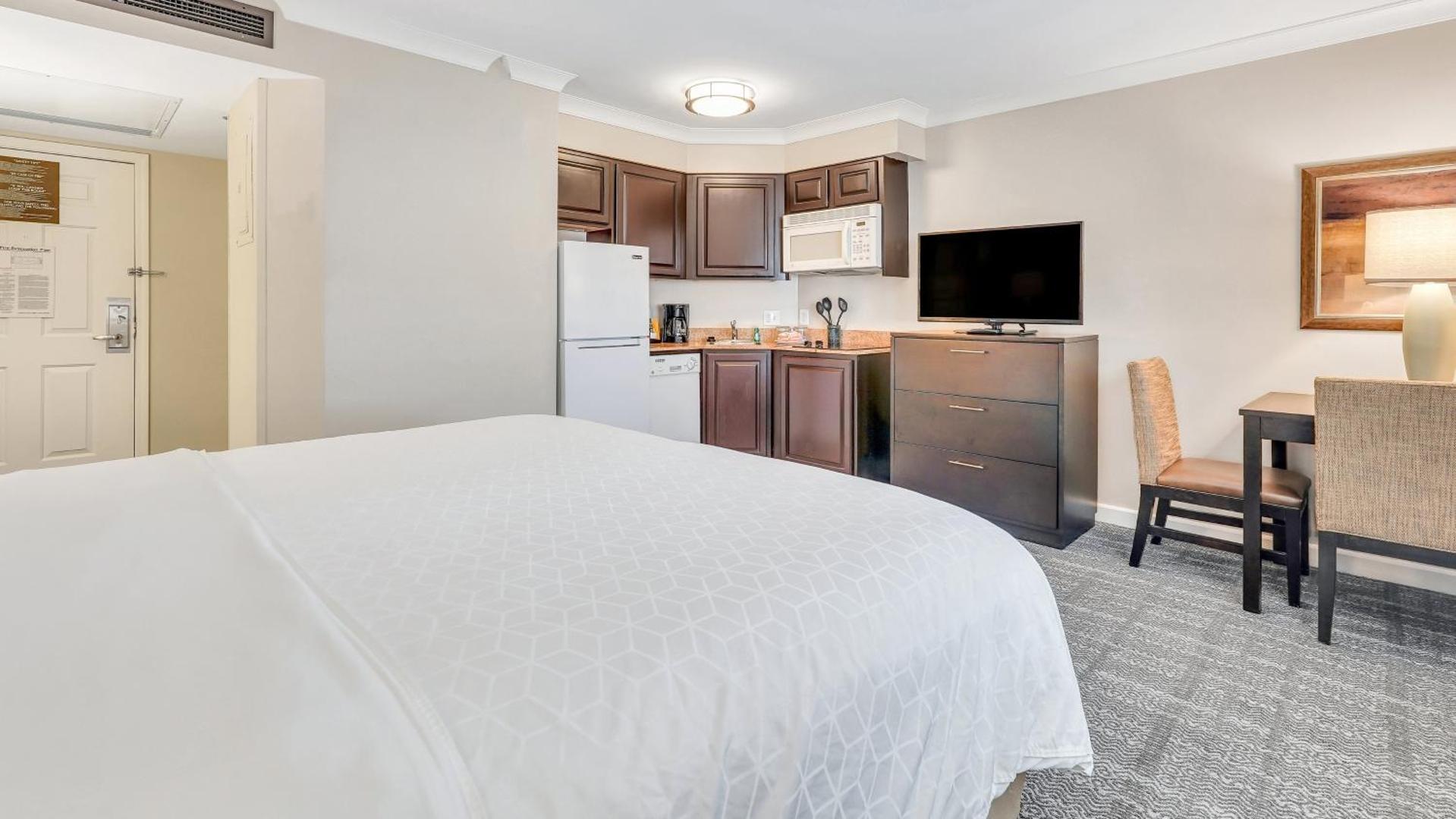 Staybridge Suites Savannah / Historic District Staybridge Suites Savannah / Historic District