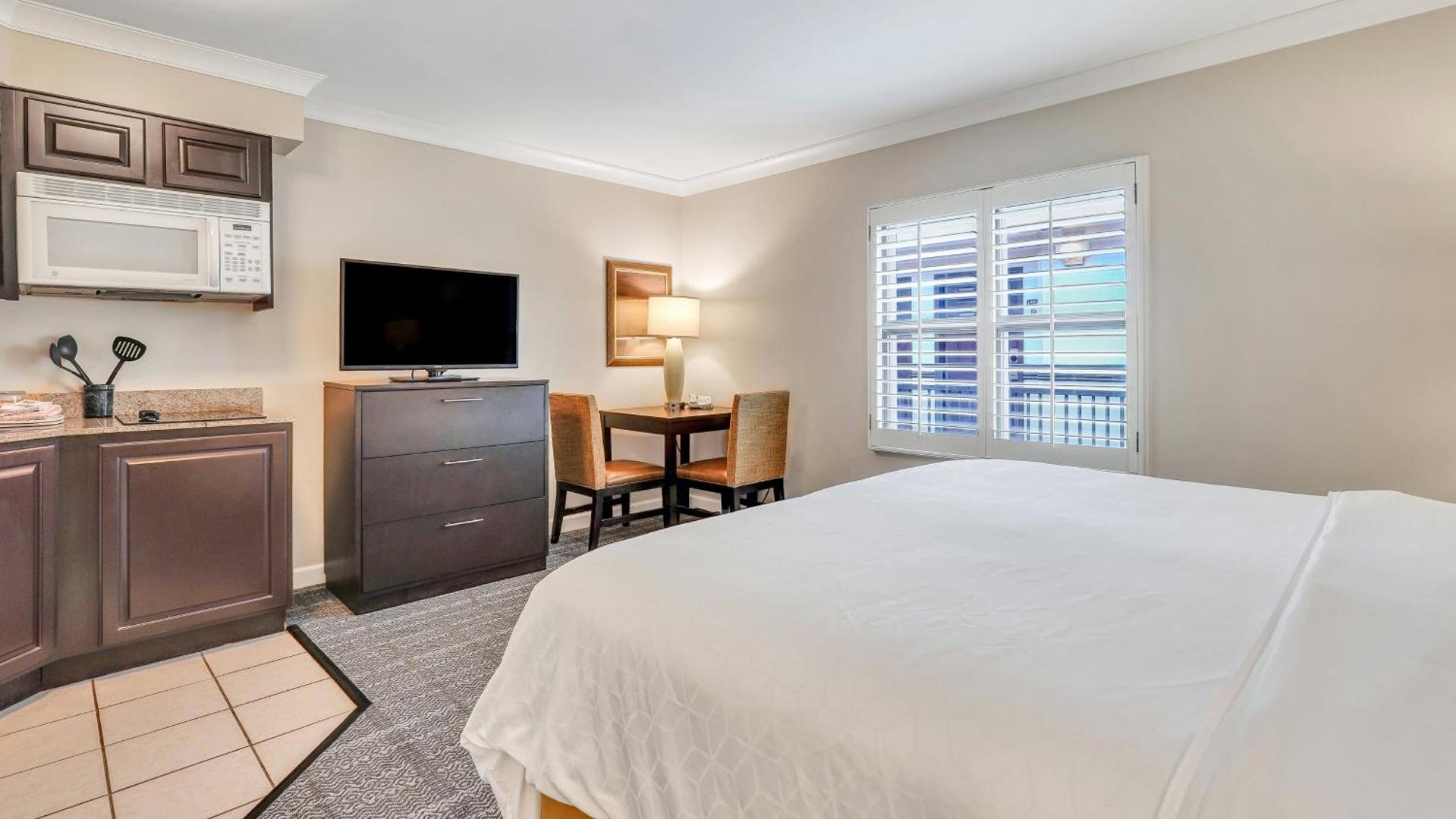 Staybridge Suites Savannah / Historic District Staybridge Suites Savannah / Historic District