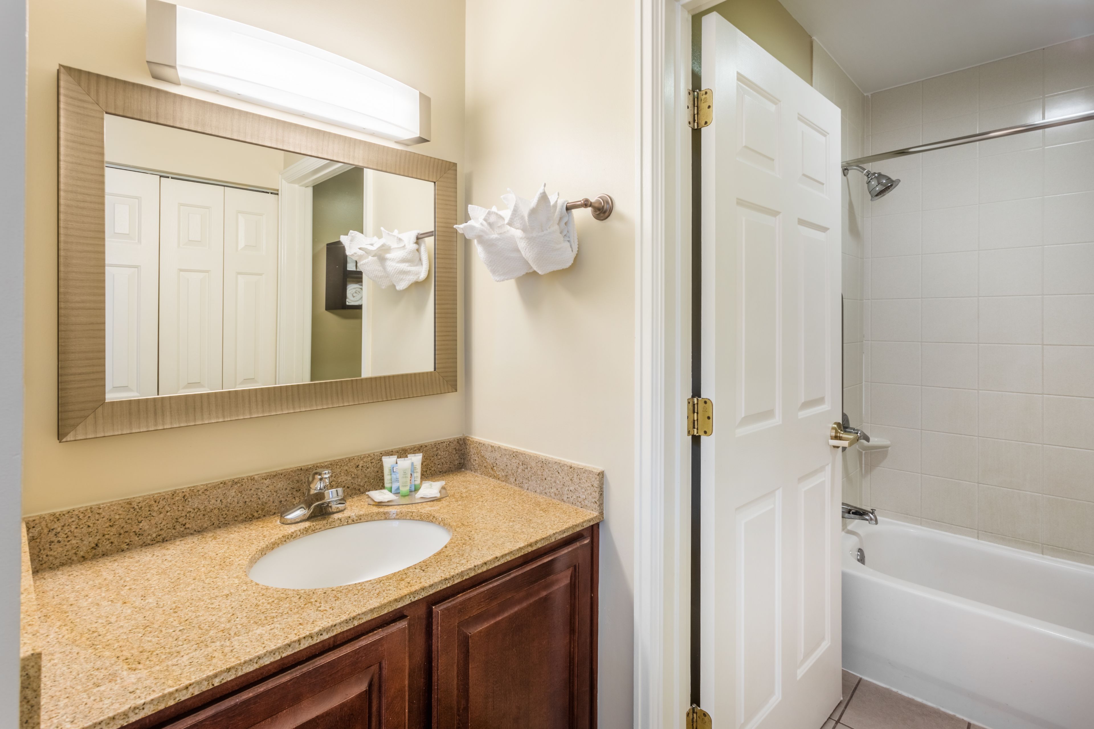 Staybridge Suites Savannah / Historic District Staybridge Suites Savannah / Historic District
