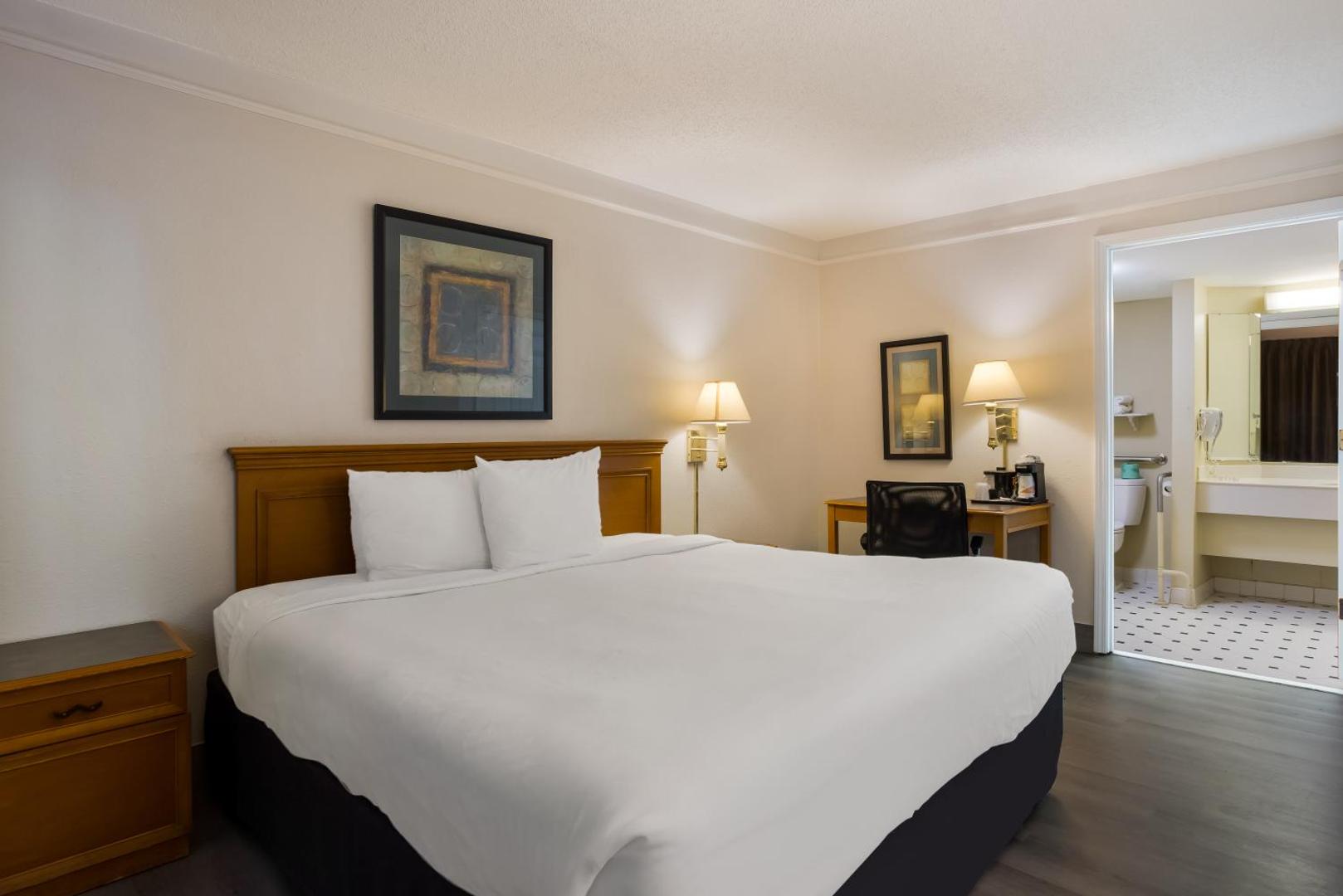 Super 8 by Wyndham Savannah