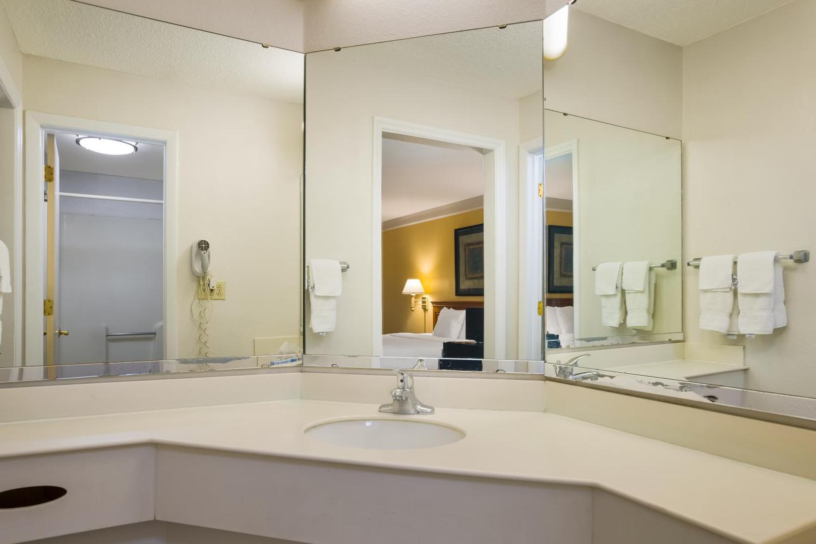 Super 8 by Wyndham Savannah