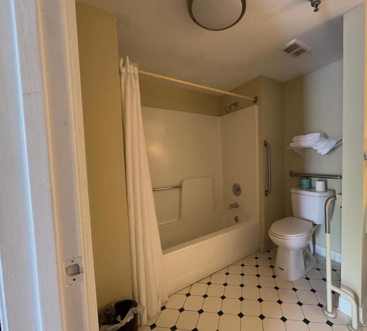 Super 8 by Wyndham Savannah