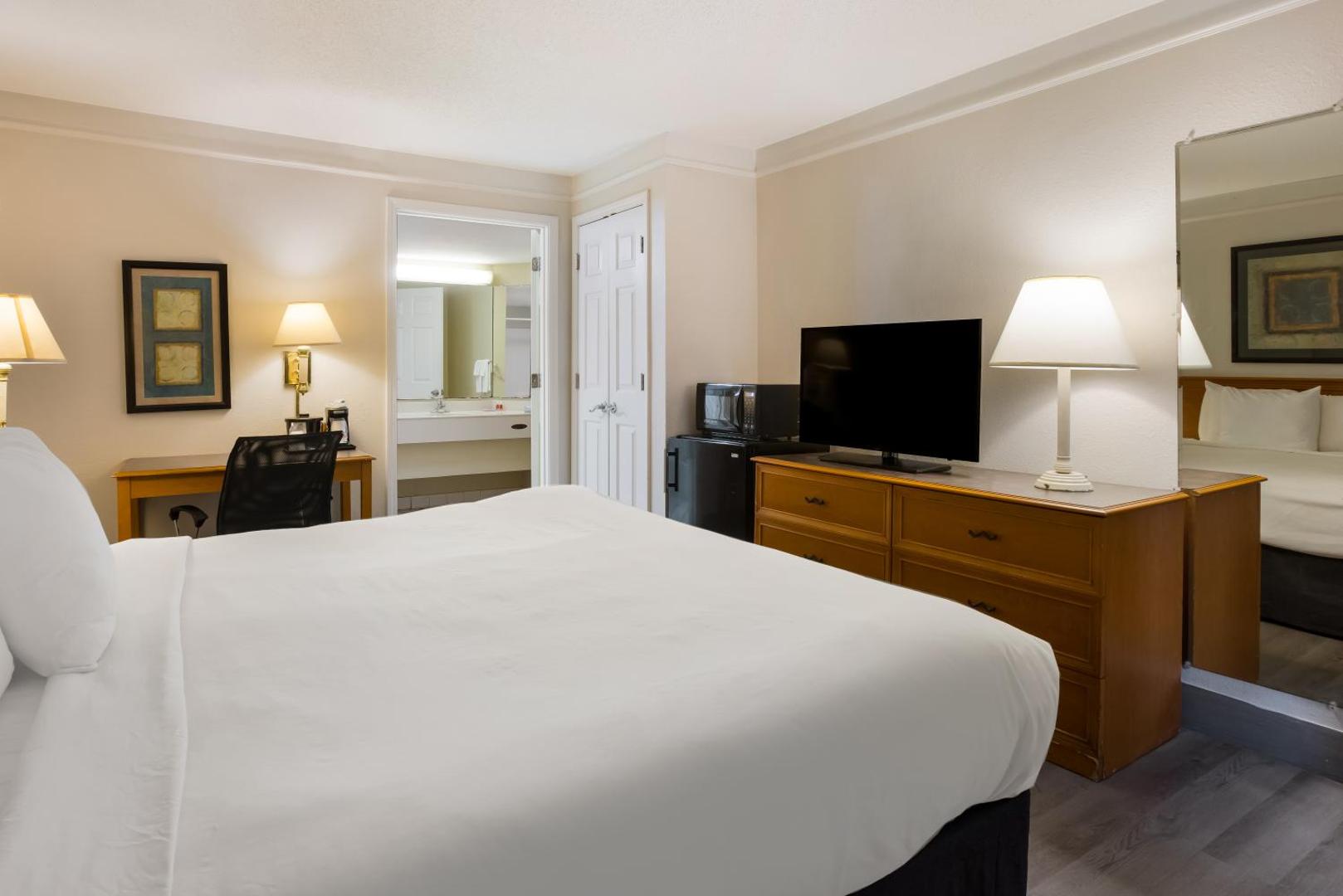 Super 8 by Wyndham Savannah