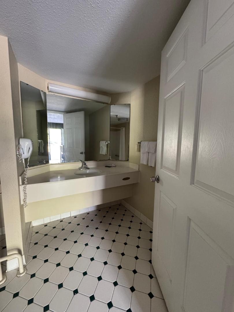 Super 8 by Wyndham Savannah