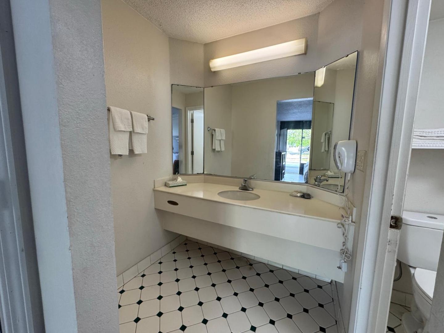 Super 8 by Wyndham Savannah