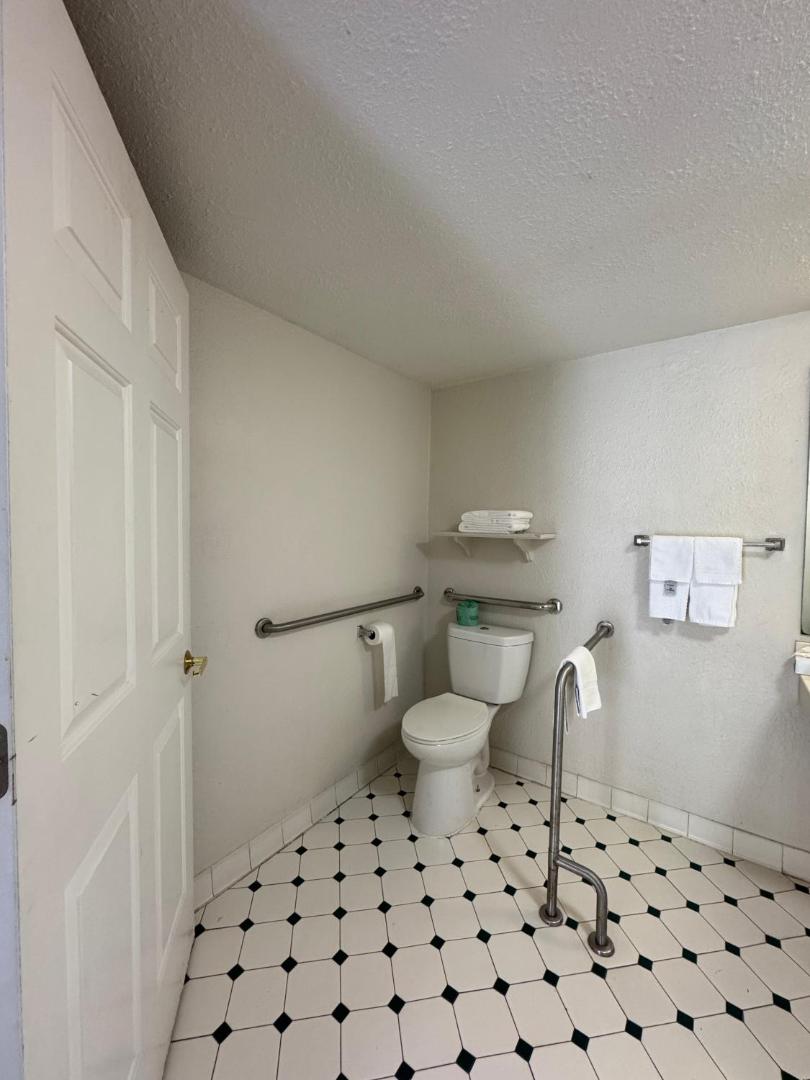 Super 8 by Wyndham Savannah