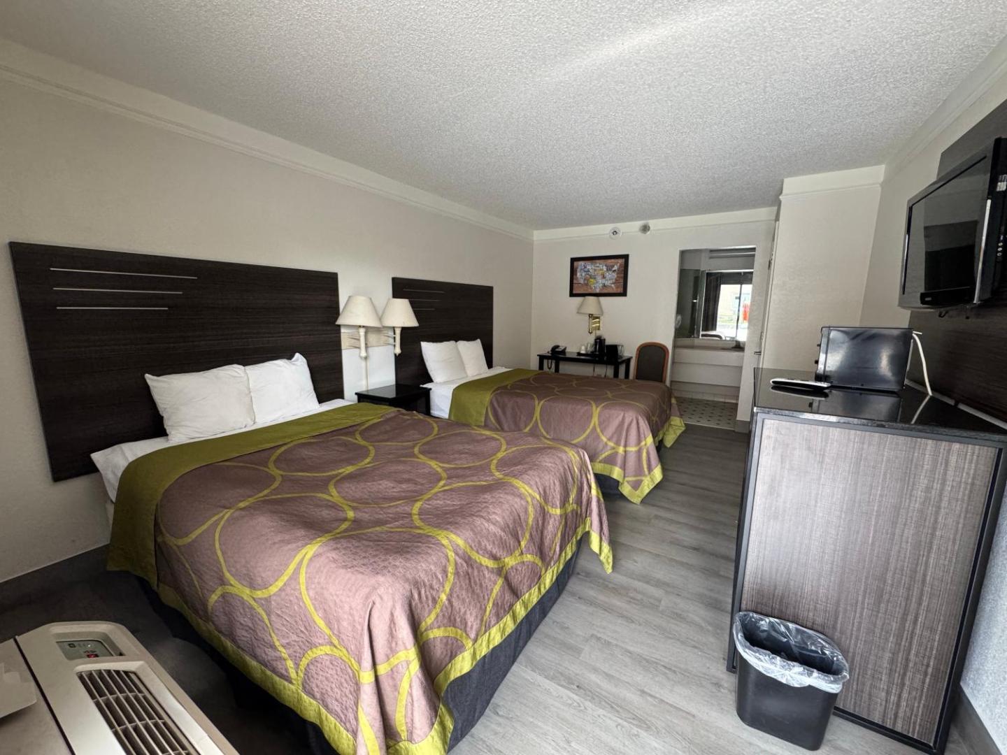 Super 8 by Wyndham Savannah