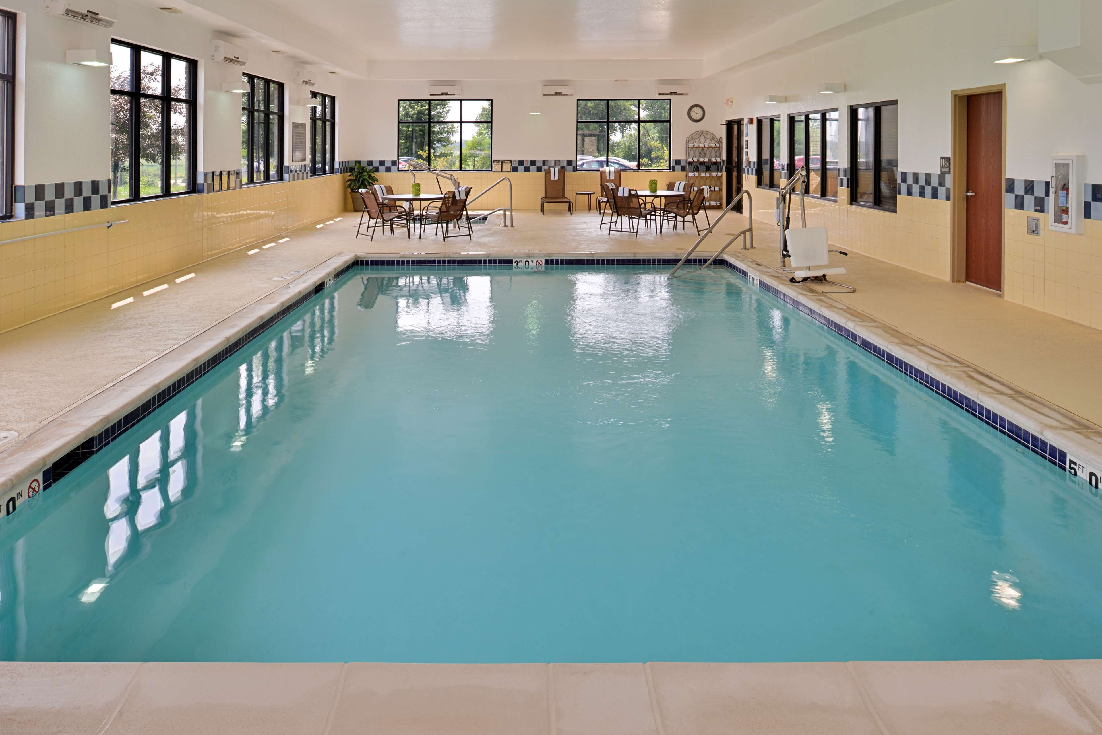 Hampton Inn & Suites St. Louis-Edwardsville Hampton Inn & Suites St. Louis-Edwardsville