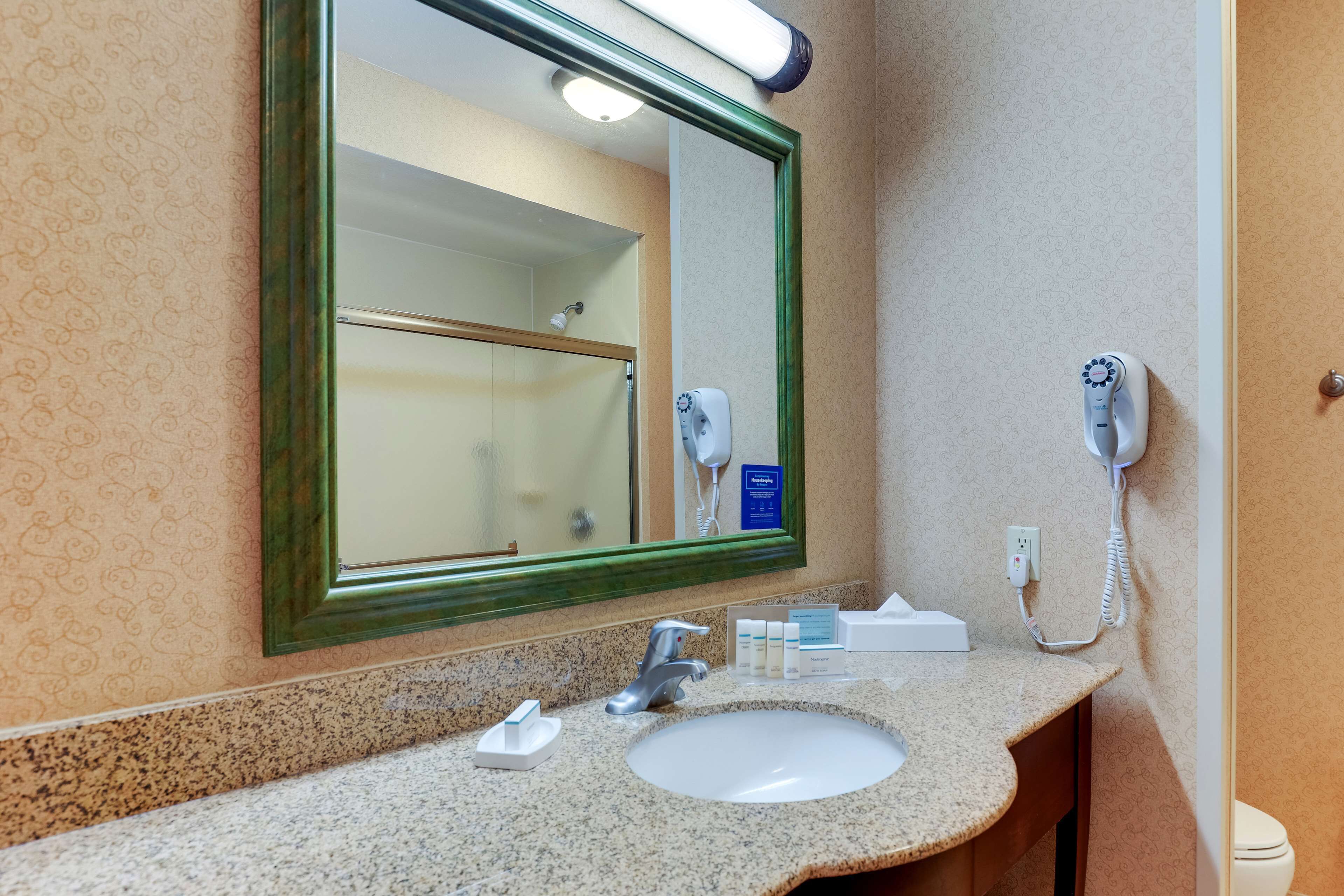 Hampton Inn & Suites St. Louis-Edwardsville Hampton Inn & Suites St. Louis-Edwardsville