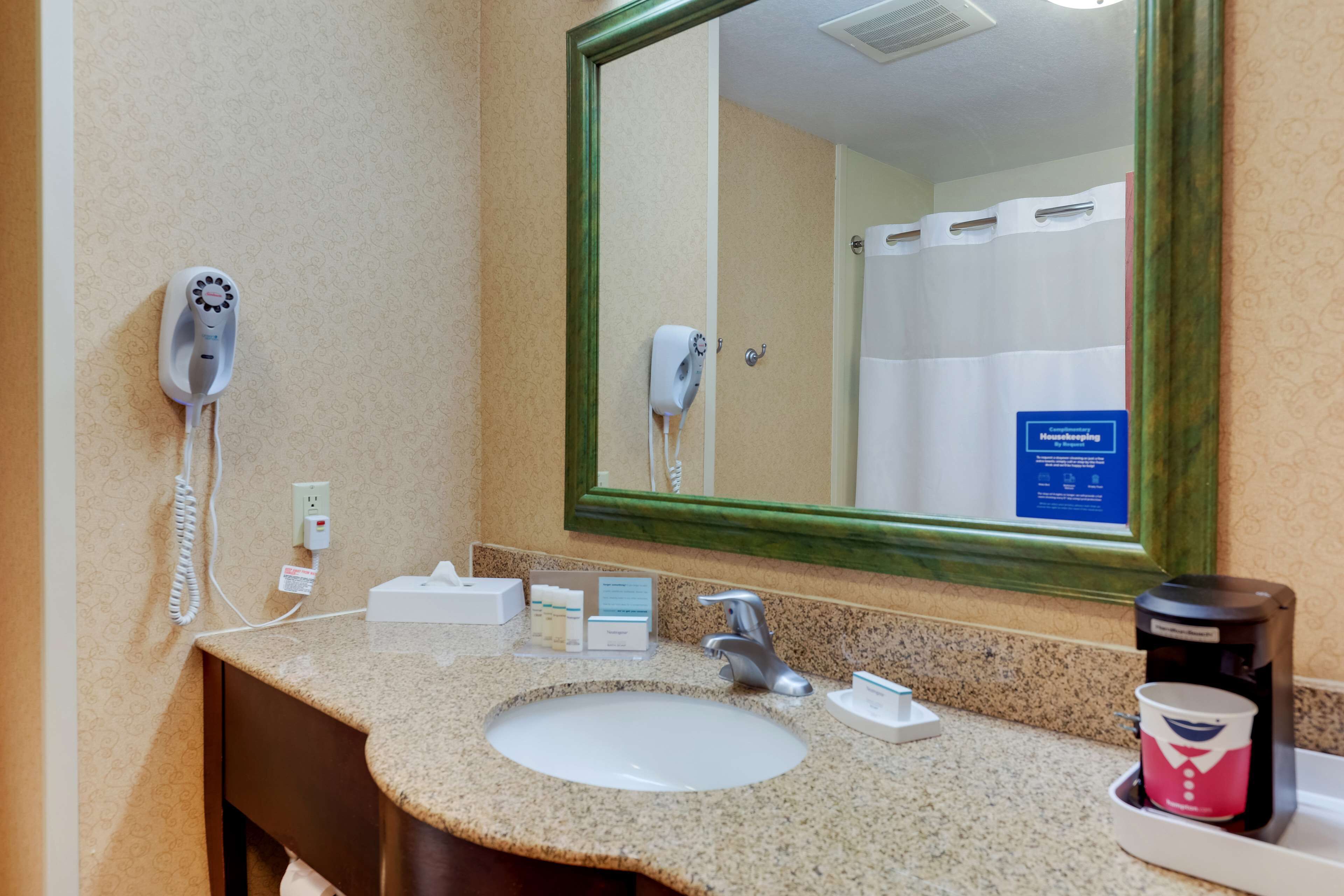 Hampton Inn & Suites St. Louis-Edwardsville Hampton Inn & Suites St. Louis-Edwardsville