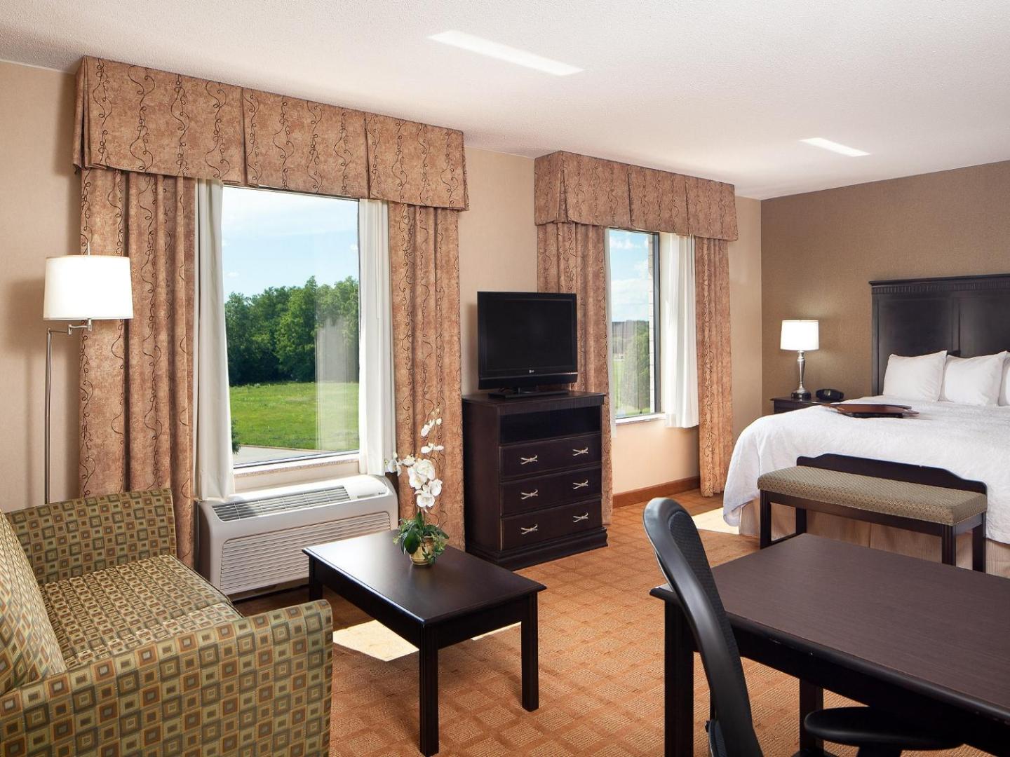 Hampton Inn & Suites Chicago/St. Charles Hampton Inn & Suites Chicago/St. Charles