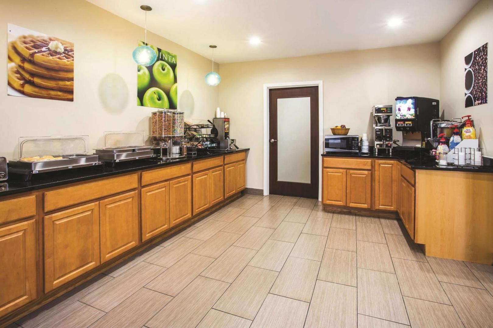 La Quinta Inn & Suites by Wyndham Evansville La Quinta Inn & Suites by Wyndham Evansville