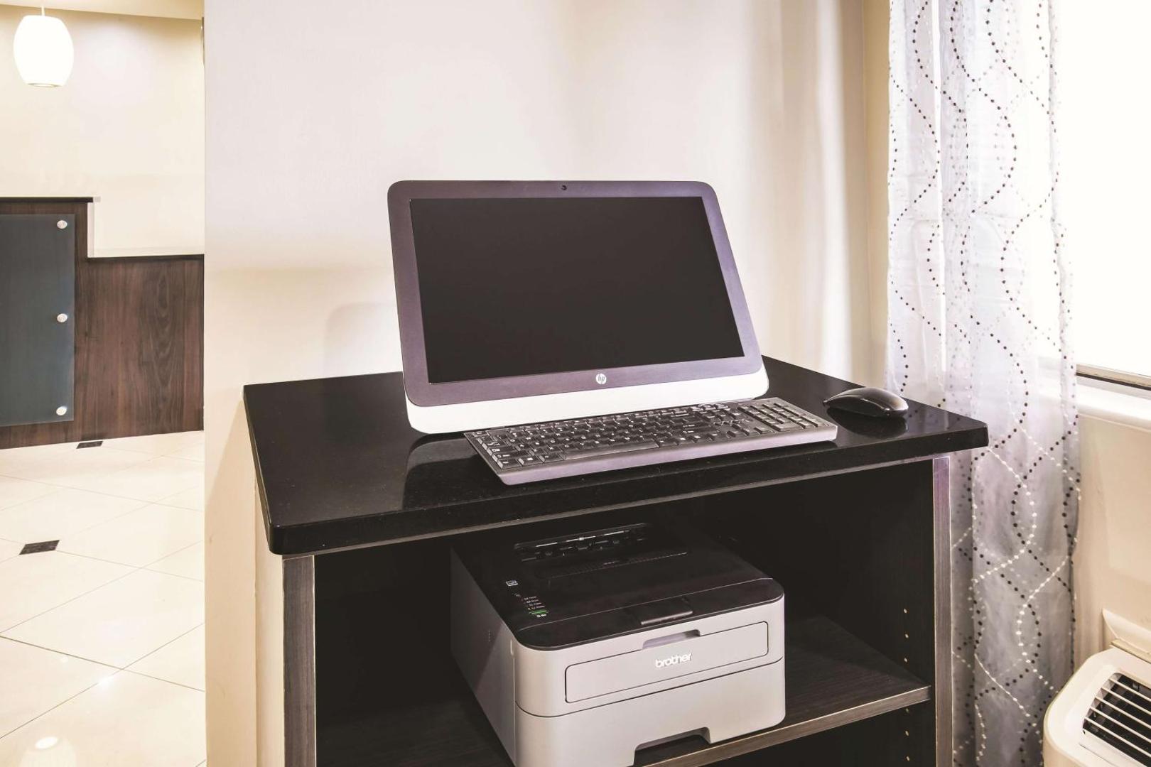 La Quinta Inn & Suites by Wyndham Evansville La Quinta Inn & Suites by Wyndham Evansville