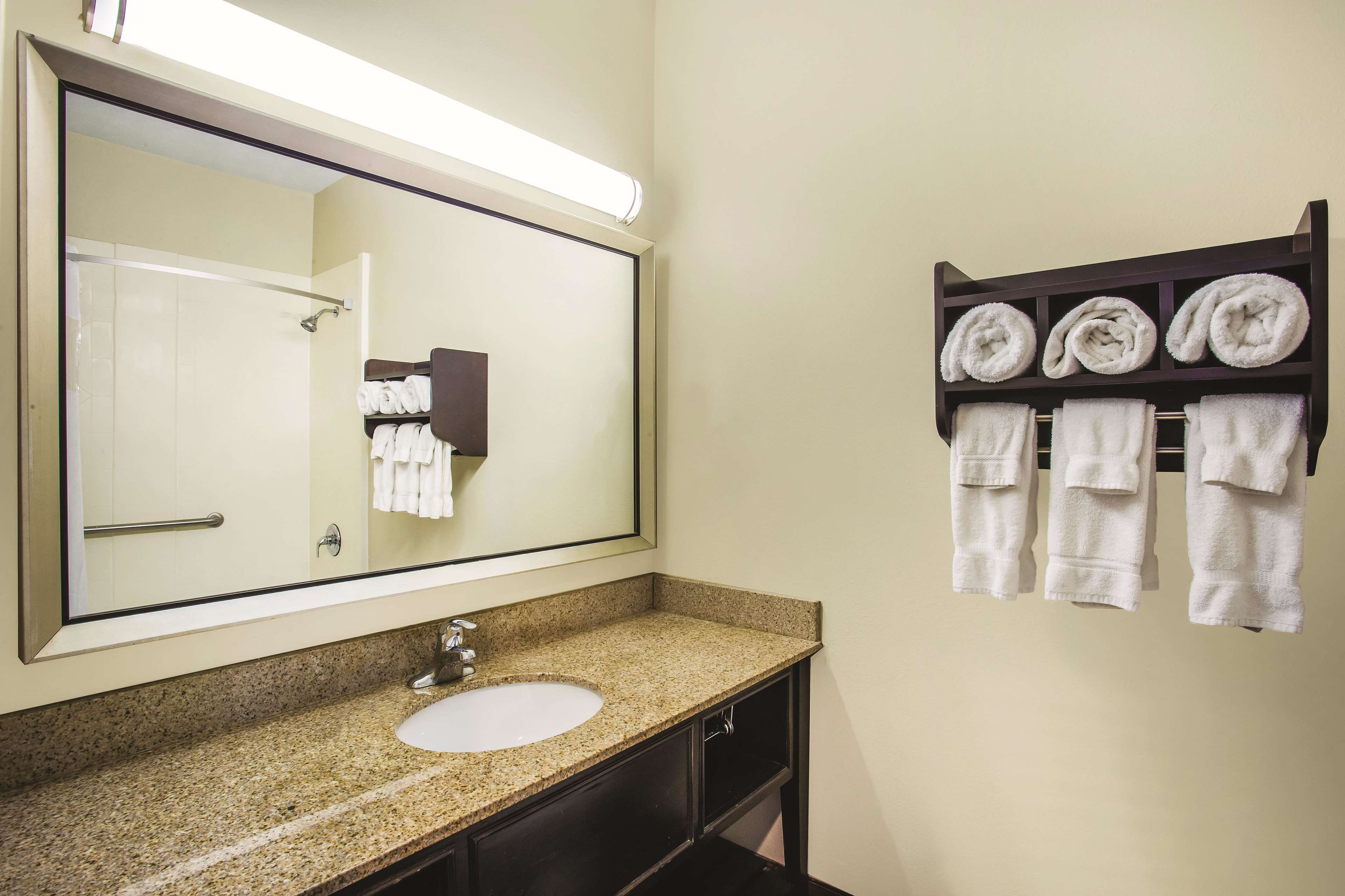 La Quinta Inn & Suites by Wyndham Evansville La Quinta Inn & Suites by Wyndham Evansville