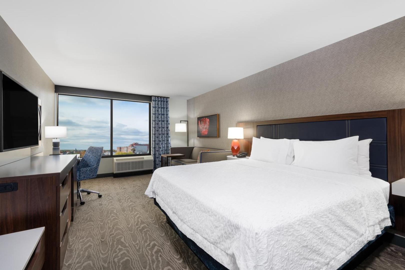 Hampton Inn & Suites Fort Wayne Downtown Hampton Inn & Suites Fort Wayne Downtown