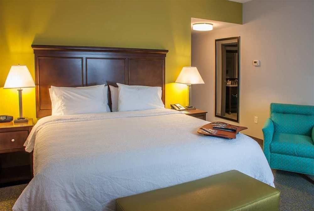 Hampton Inn & Suites Mishawaka/South Bend at Heritage Square Hampton Inn & Suites Mishawaka/South Bend at Heritage Square