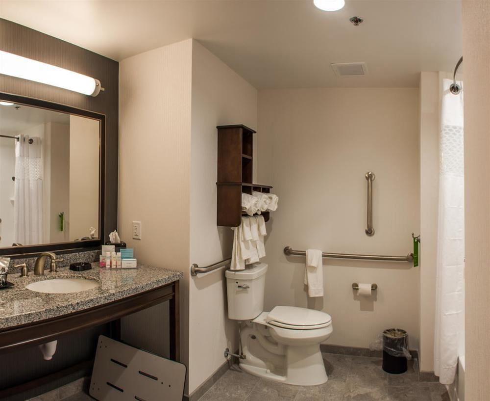 Hampton Inn & Suites Mishawaka/South Bend at Heritage Square Hampton Inn & Suites Mishawaka/South Bend at Heritage Square