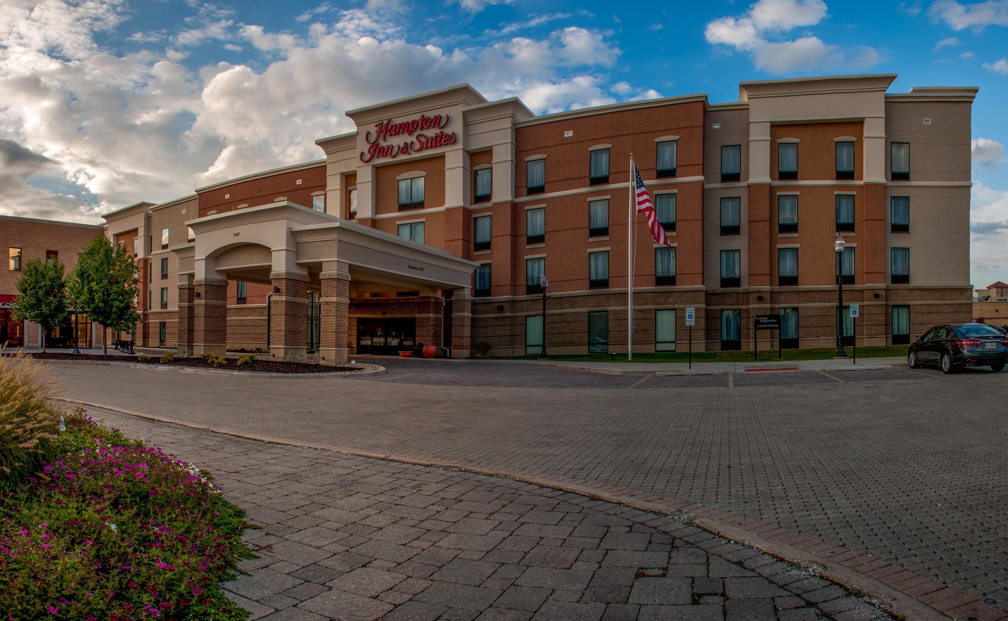 Hampton Inn & Suites Mishawaka/South Bend at Heritage Square Hampton Inn & Suites Mishawaka/South Bend at Heritage Square