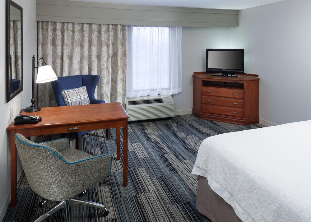 Hampton Inn & Suites Cedar Rapids Hampton Inn & Suites Cedar Rapids