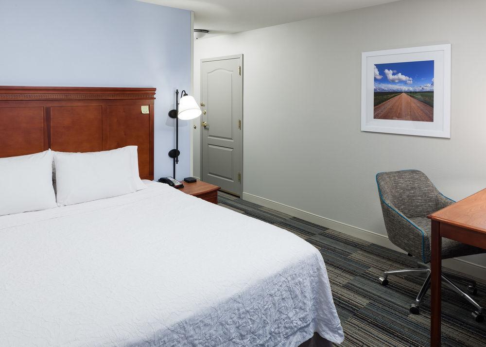 Hampton Inn & Suites Cedar Rapids Hampton Inn & Suites Cedar Rapids