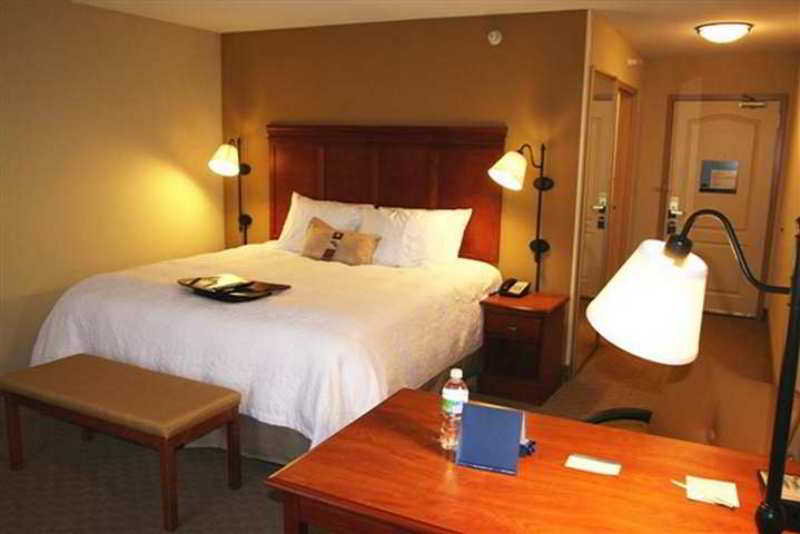 Hampton Inn & Suites Cedar Rapids Hampton Inn & Suites Cedar Rapids