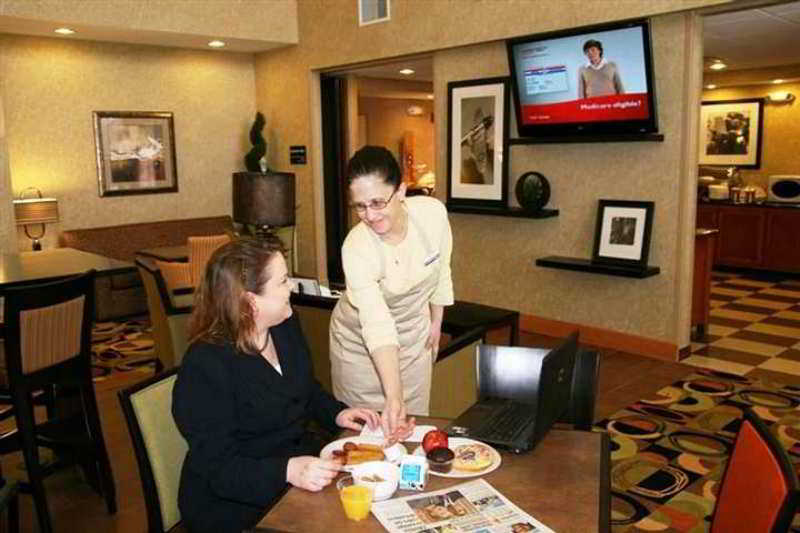 Hampton Inn & Suites Cedar Rapids Hampton Inn & Suites Cedar Rapids