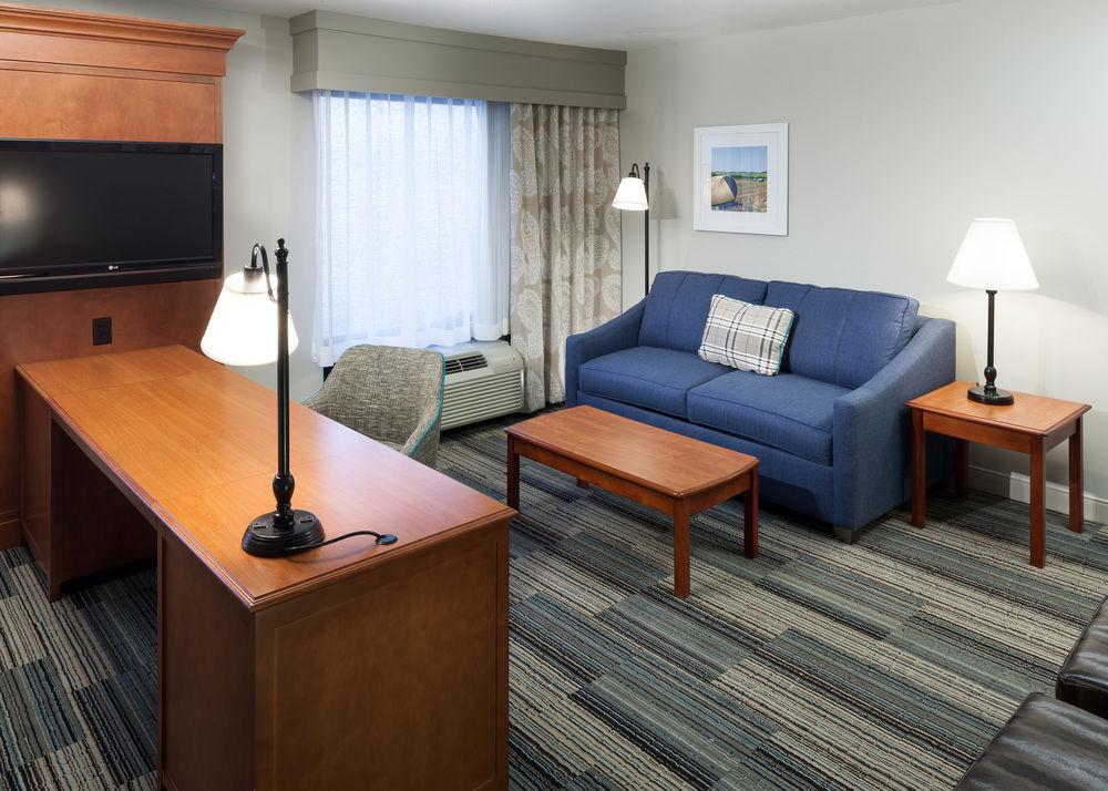 Hampton Inn & Suites Cedar Rapids Hampton Inn & Suites Cedar Rapids
