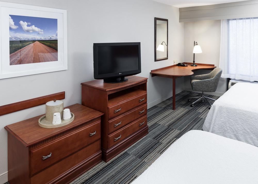 Hampton Inn & Suites Cedar Rapids Hampton Inn & Suites Cedar Rapids