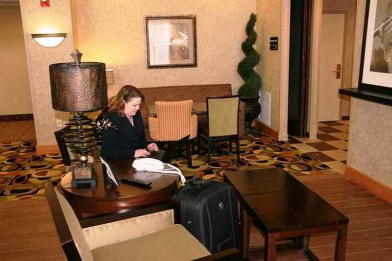 Hampton Inn & Suites Cedar Rapids Hampton Inn & Suites Cedar Rapids