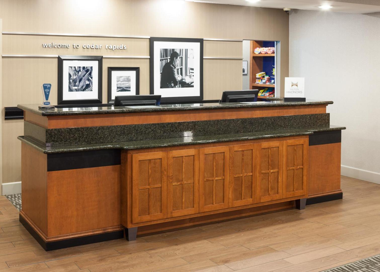 Hampton Inn & Suites Cedar Rapids Hampton Inn & Suites Cedar Rapids