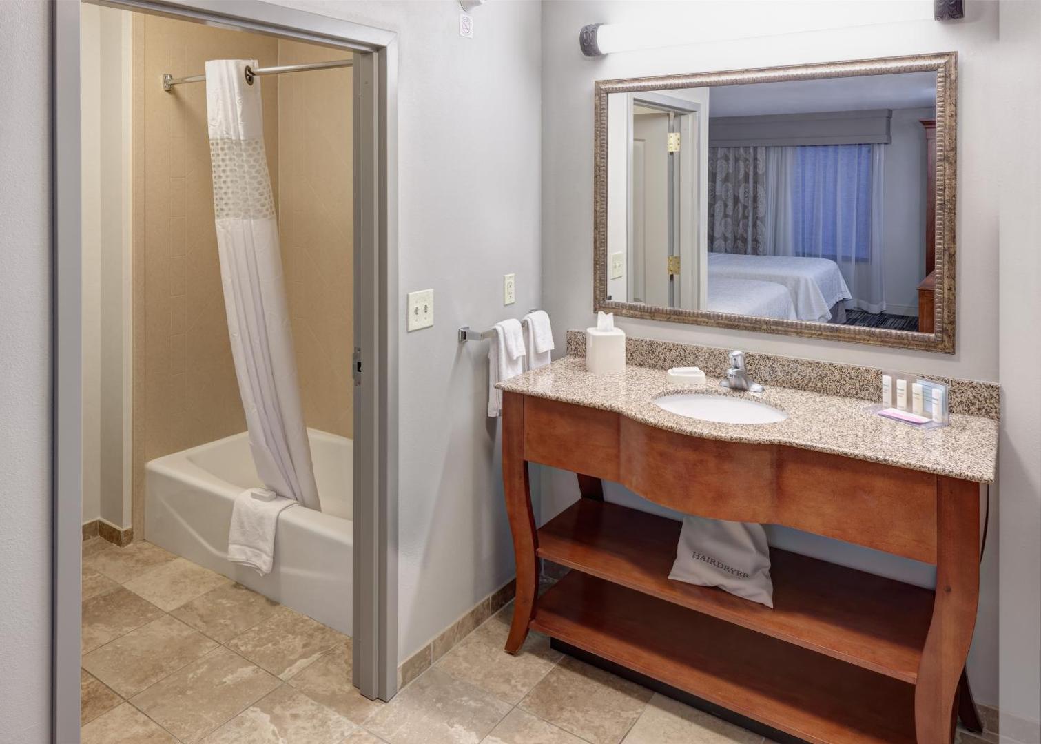 Hampton Inn & Suites Cedar Rapids Hampton Inn & Suites Cedar Rapids