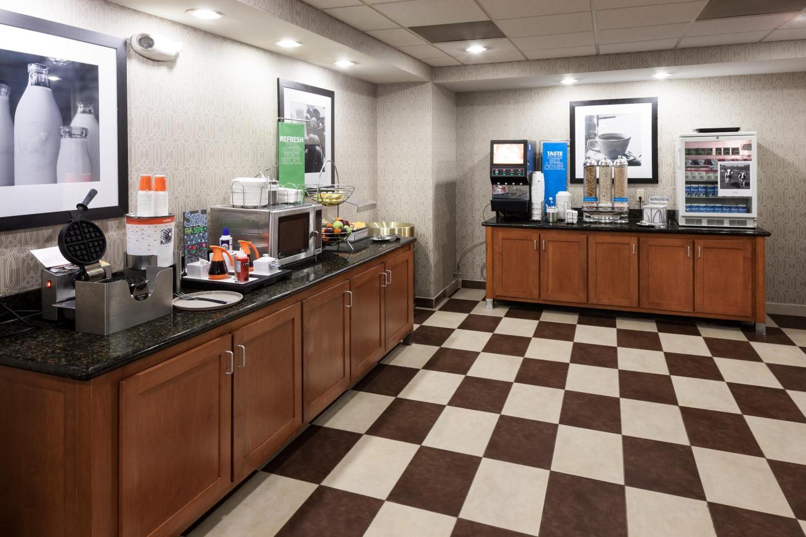 Hampton Inn & Suites Cedar Rapids Hampton Inn & Suites Cedar Rapids