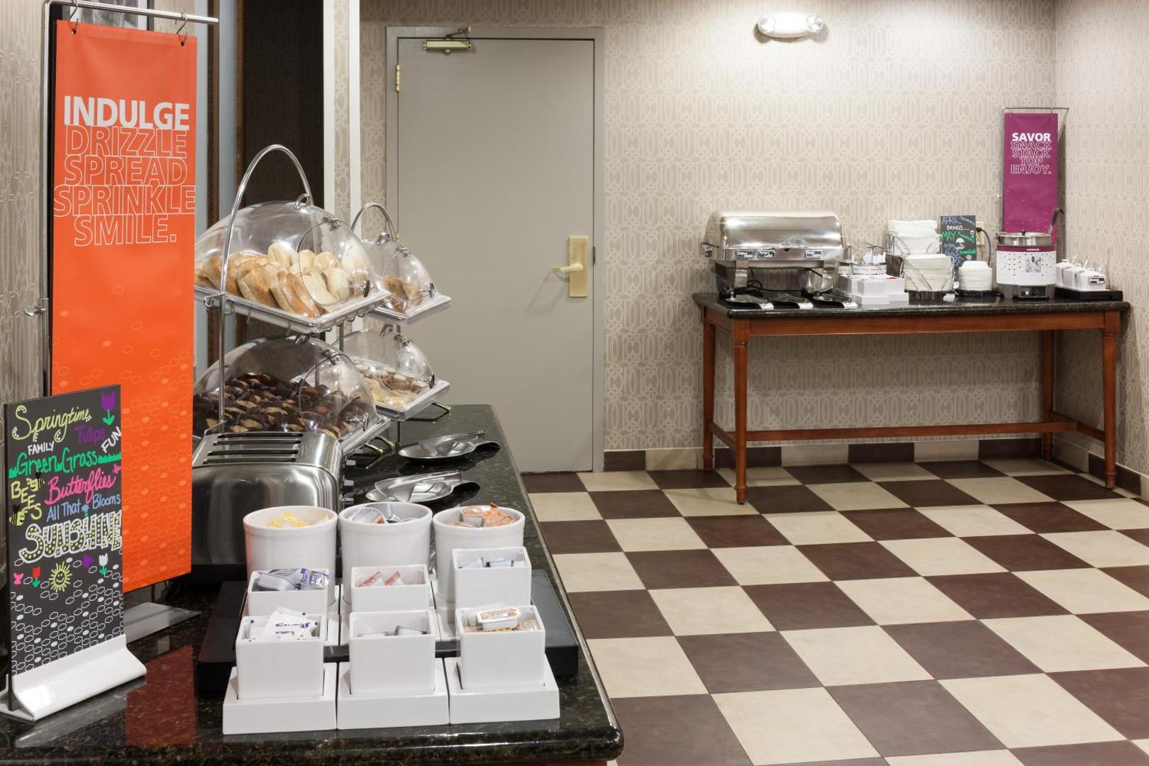 Hampton Inn & Suites Cedar Rapids Hampton Inn & Suites Cedar Rapids