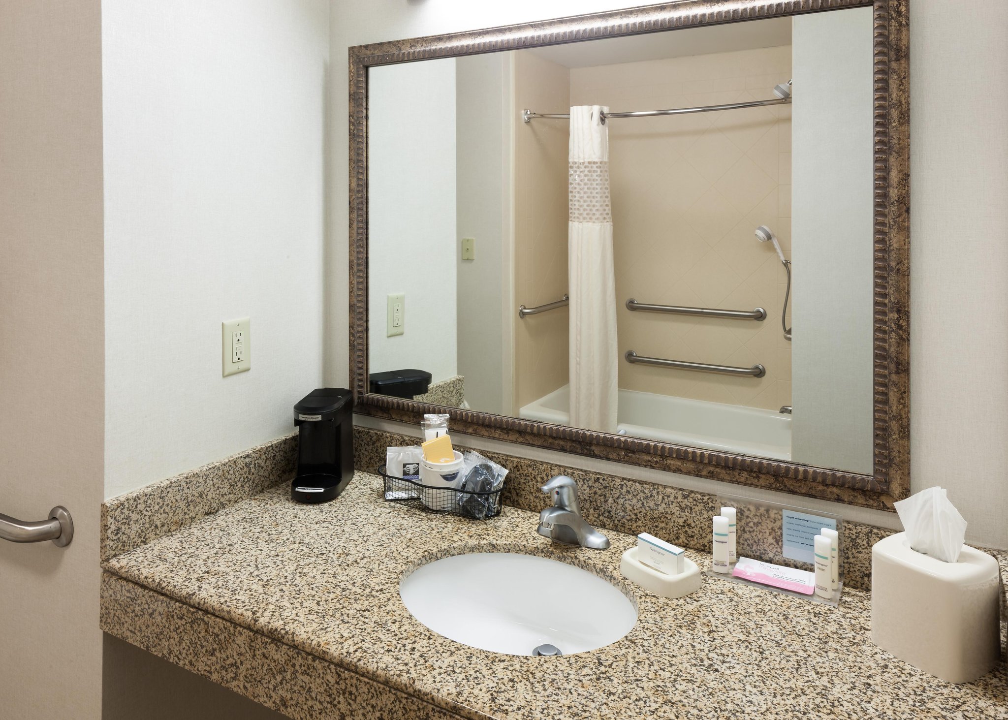 Hampton Inn & Suites Davenport Hampton Inn & Suites Davenport