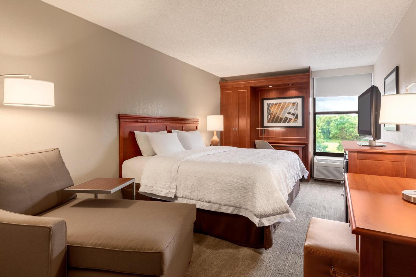 Hampton Inn Des Moines Airport Hampton Inn Des Moines Airport