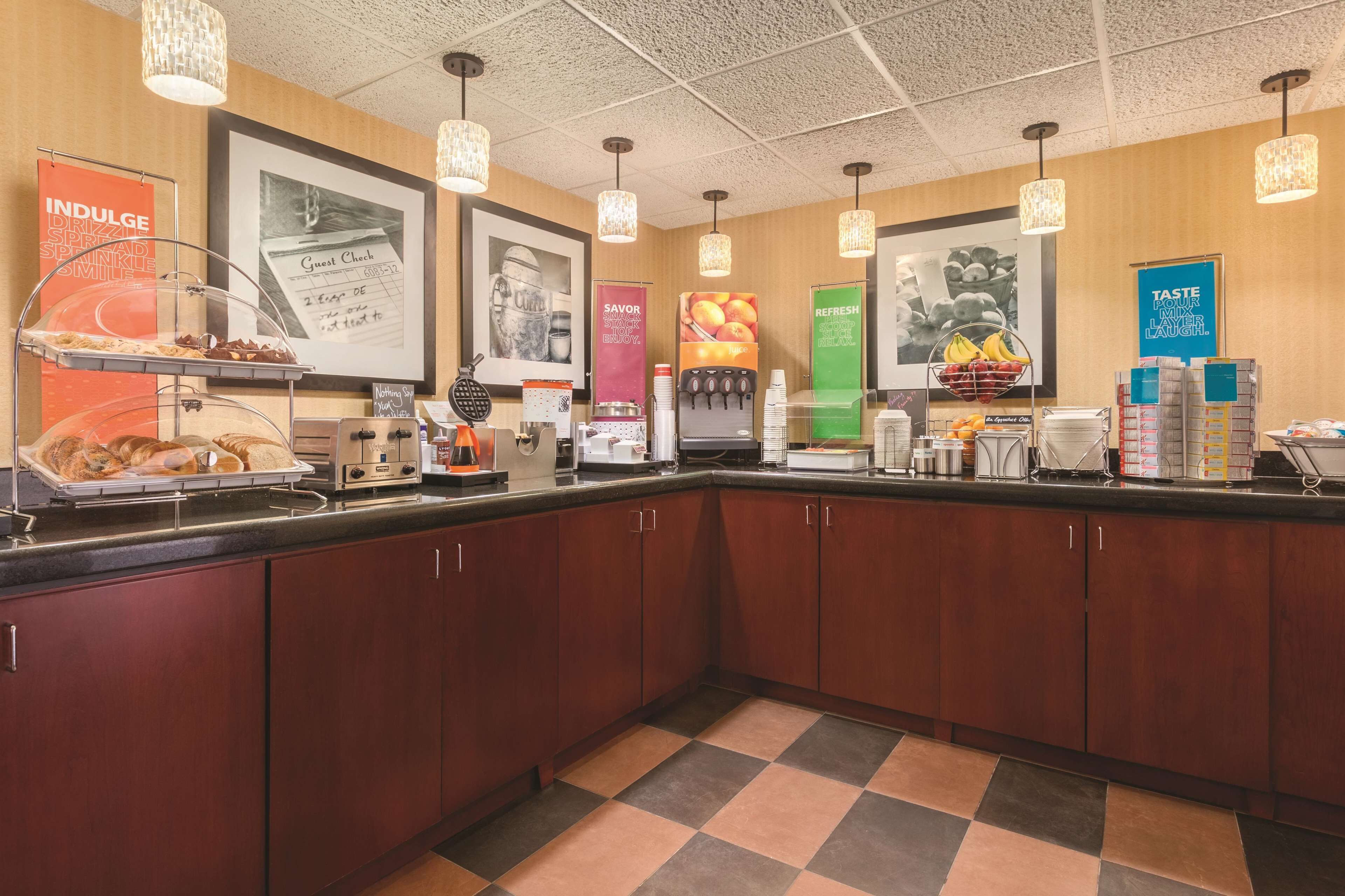 Hampton Inn Des Moines Airport Hampton Inn Des Moines Airport