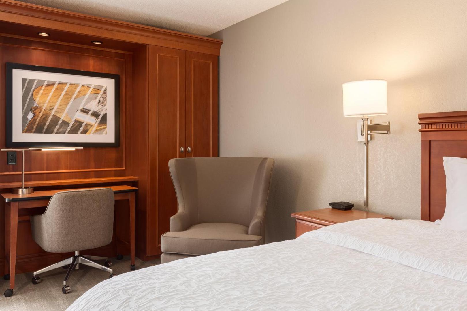 Hampton Inn Des Moines Airport Hampton Inn Des Moines Airport