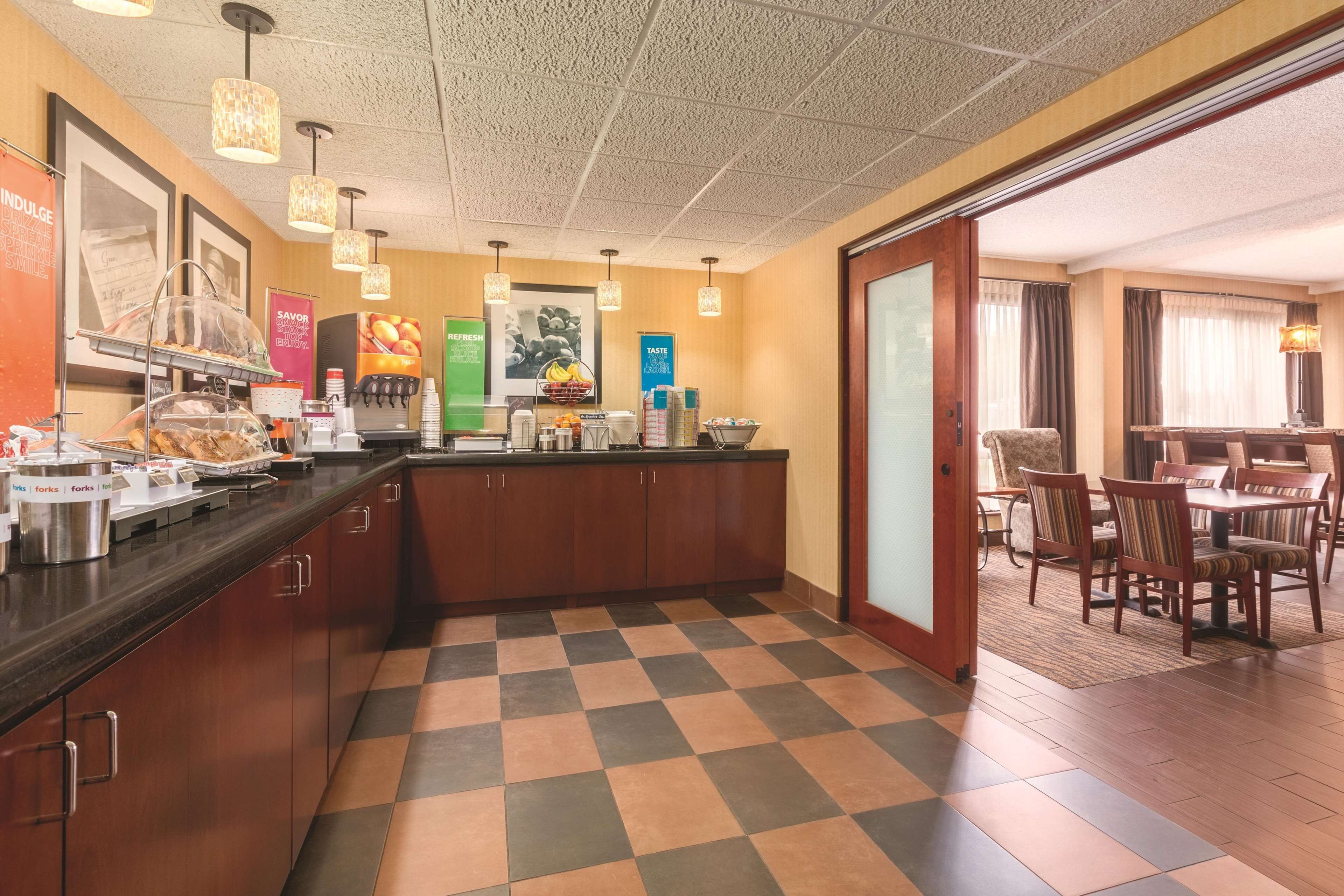 Hampton Inn Des Moines Airport Hampton Inn Des Moines Airport