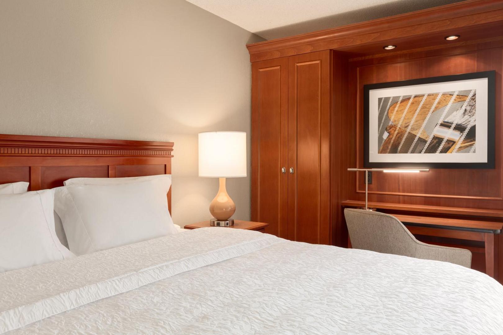 Hampton Inn Des Moines Airport Hampton Inn Des Moines Airport