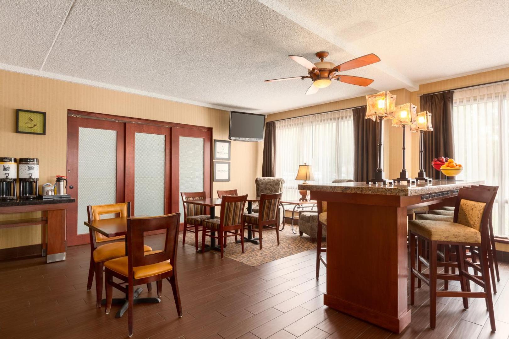Hampton Inn Des Moines Airport Hampton Inn Des Moines Airport