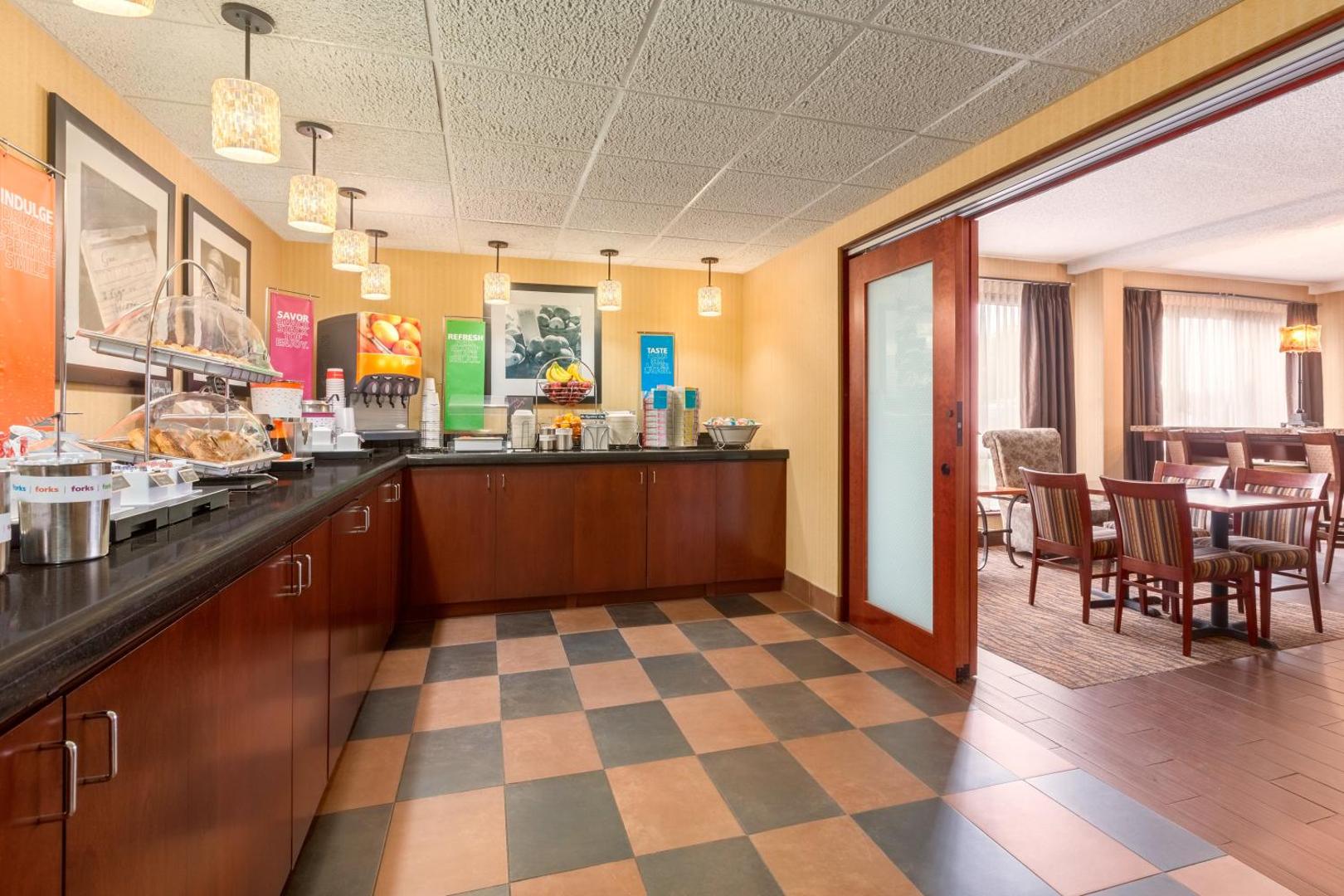 Hampton Inn Des Moines Airport Hampton Inn Des Moines Airport