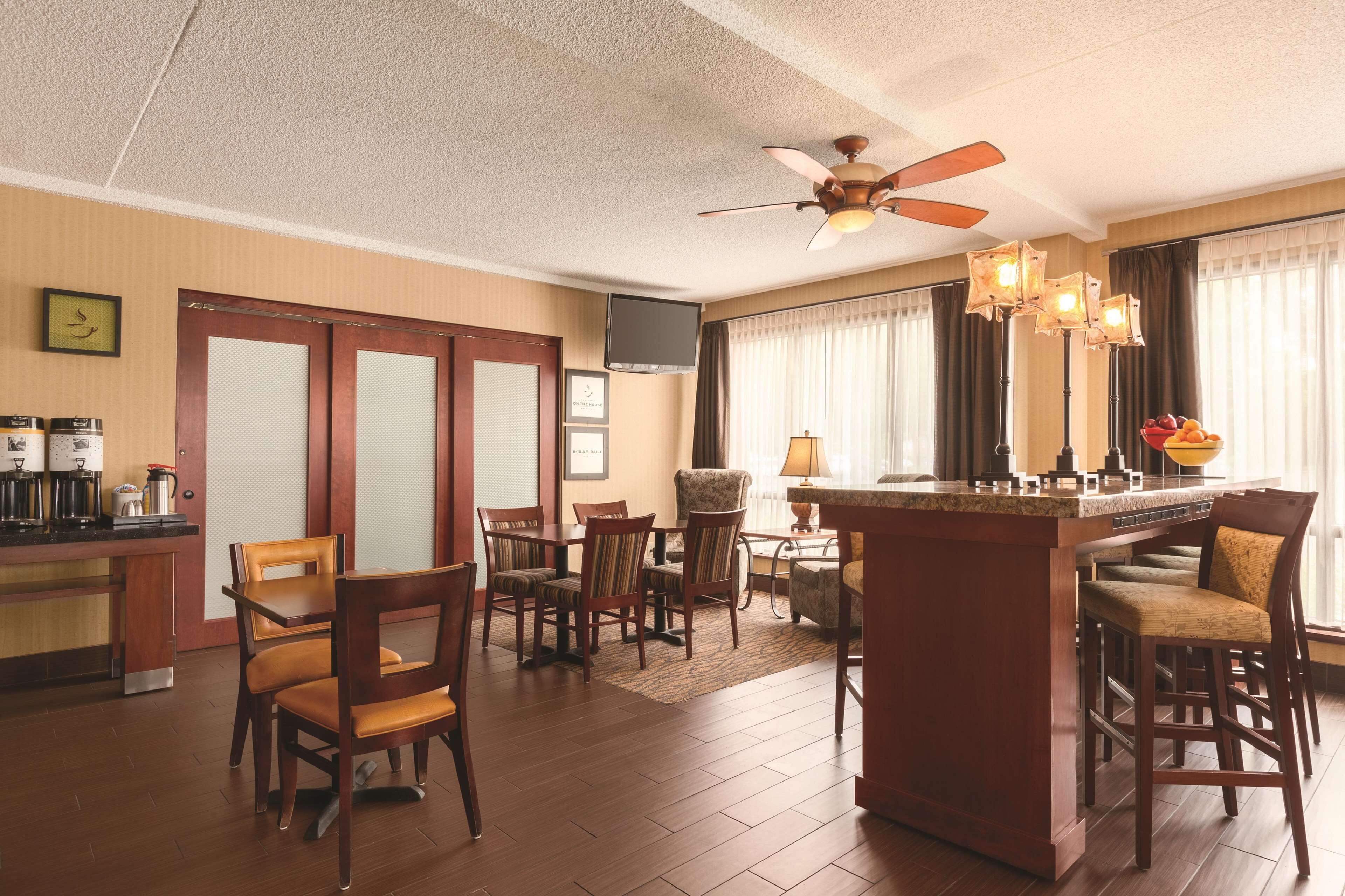 Hampton Inn Des Moines Airport Hampton Inn Des Moines Airport