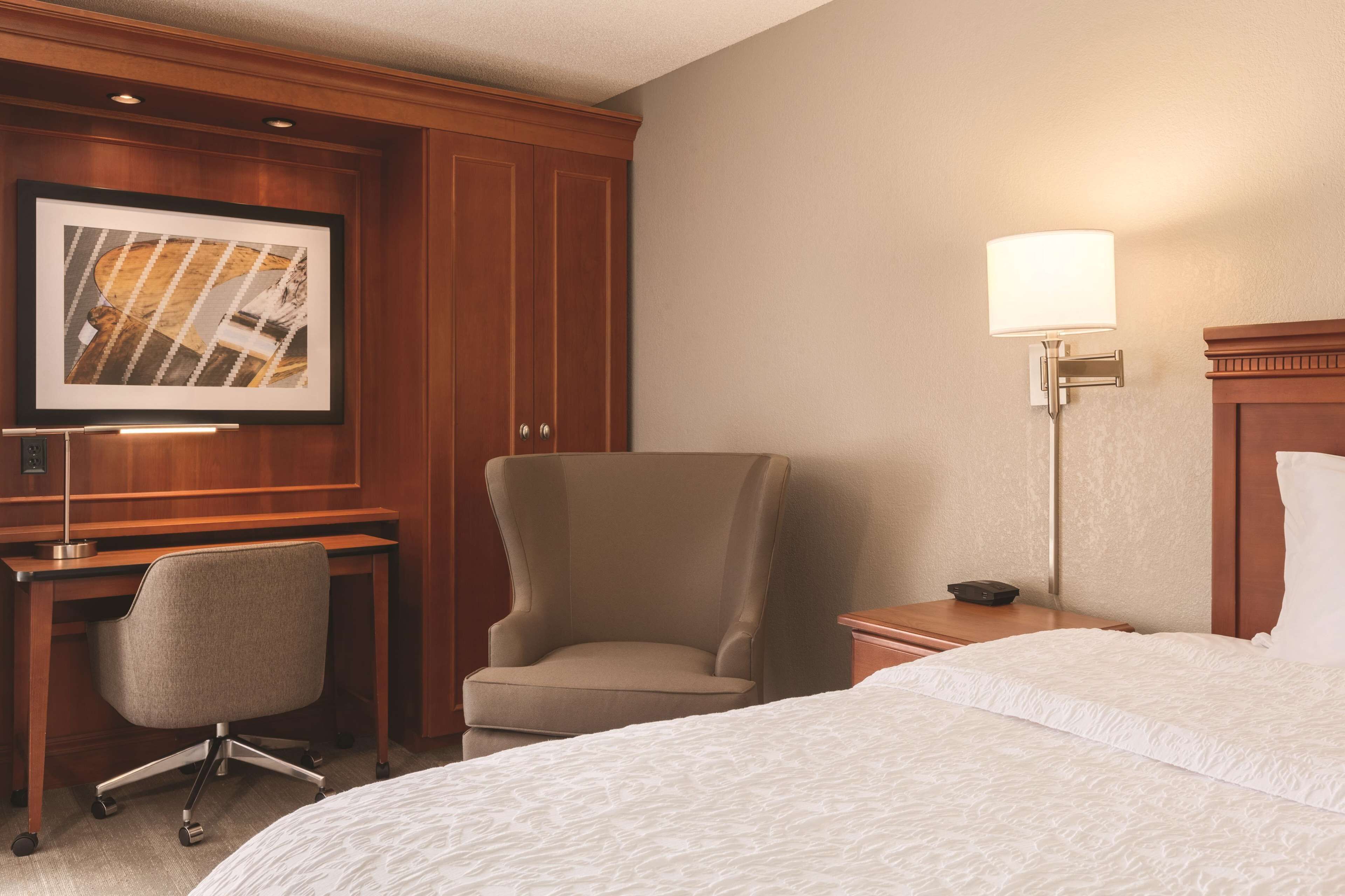 Hampton Inn Des Moines Airport Hampton Inn Des Moines Airport