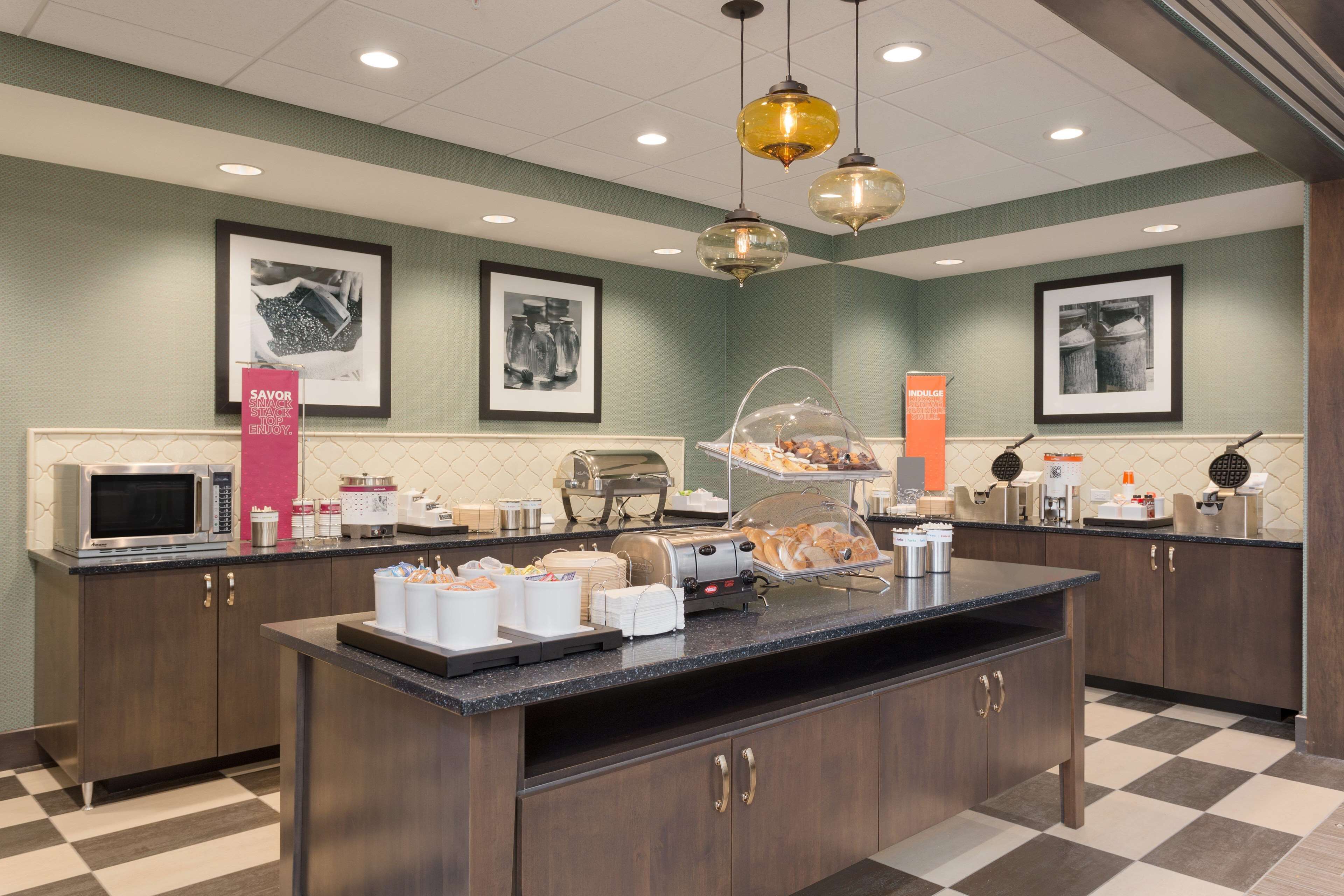Hampton Inn & Suites West Des Moines/SW-Mall Area Hampton Inn & Suites West Des Moines/SW-Mall Area