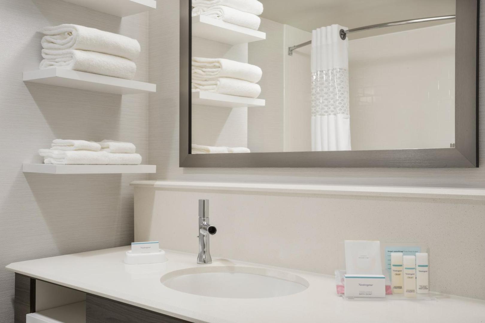 Hampton Inn & Suites West Des Moines/SW-Mall Area Hampton Inn & Suites West Des Moines/SW-Mall Area